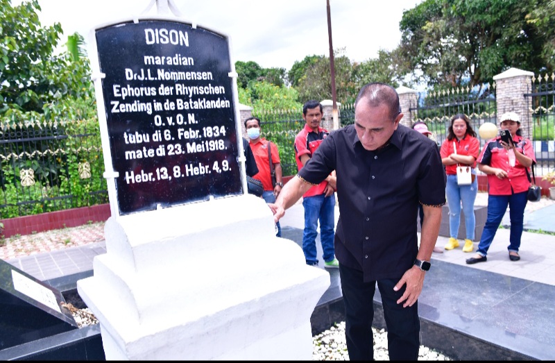 Edy Rahmayadi Kunjungi Makam IL Nommensen
