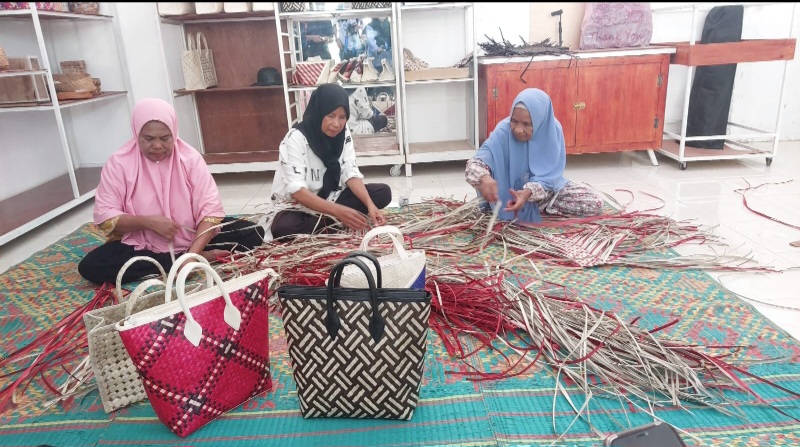 Meninjau Program KBA Di Desa Pantai Cermin Kanan