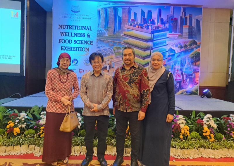 Dr Hj Rayati Syafrin Hadiri Pameran Panganan Bergizi Digelar Konsulat Singapura Di Medan