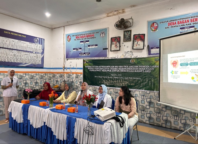Tim LPPM USU Ajarkan Pembuatan Kerupuk Udang Rebon Di Pantai Labu