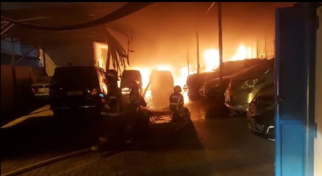 Gudang Penyimpanan Mobil Di Sunggal Ludes Terbakar, 5 Mobil Hangus