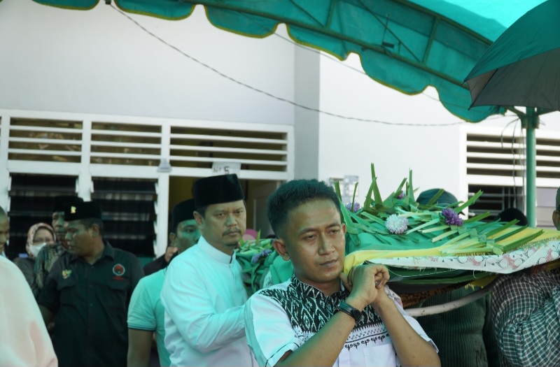 Angkat Keranda Jenazah Saat Melayat Ke Rumah Duka, Prof Ridha: Pahalanya Sangat Besar