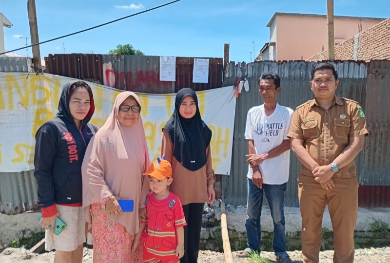 Warga Jl. Karantina Desak Satpol PP Rubuhkan Bangunan Tembok Diduga Tanpa Surat Izin