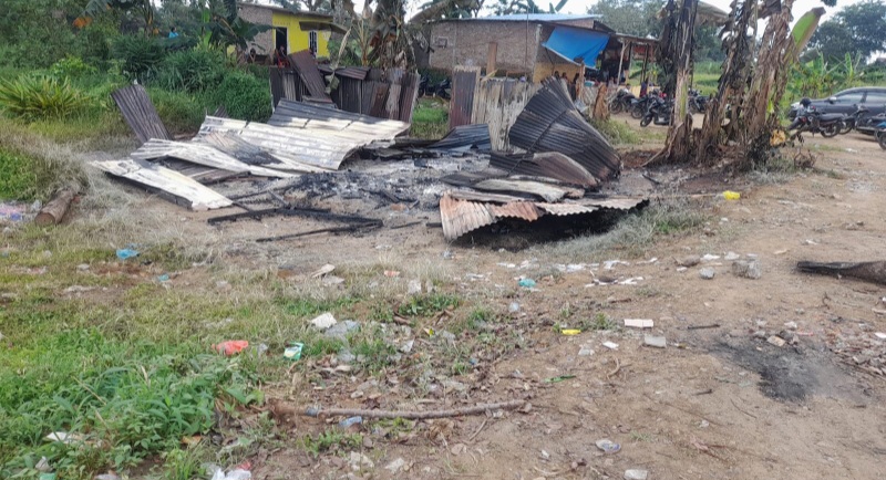 Selain Menewaskan 2 Warga, Gerombolan Geng Motor Dan Preman Bakar 3 Warung Di Selambo