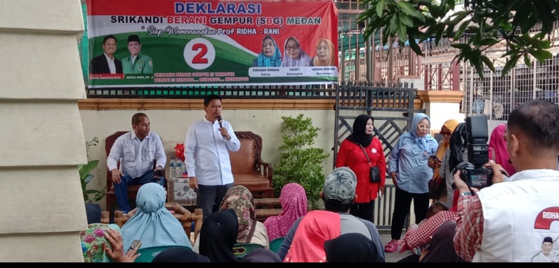 Hadiri Deklarasi SRIKANDI BERANI GEMPUR, Ridha Disambut Salam Dua Jari Puluhan Omak-Omak