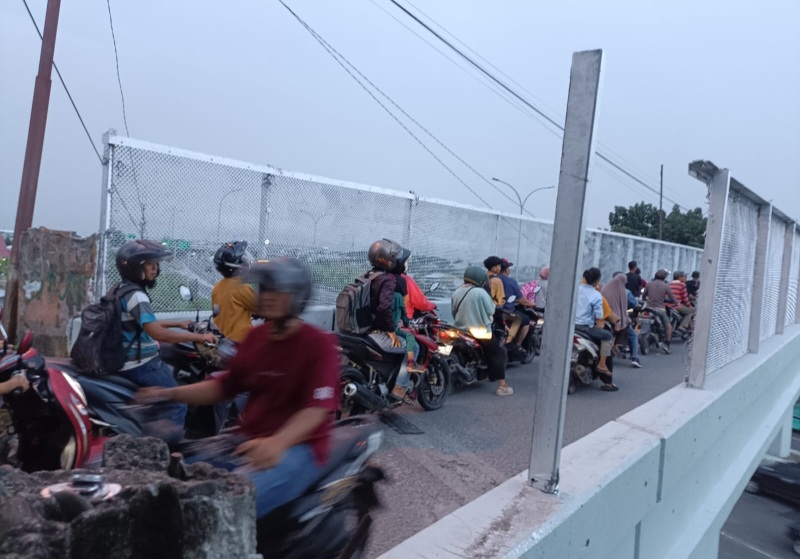 Pagar Pengaman Jembatan Layang Medan Deli Disikat Maling
