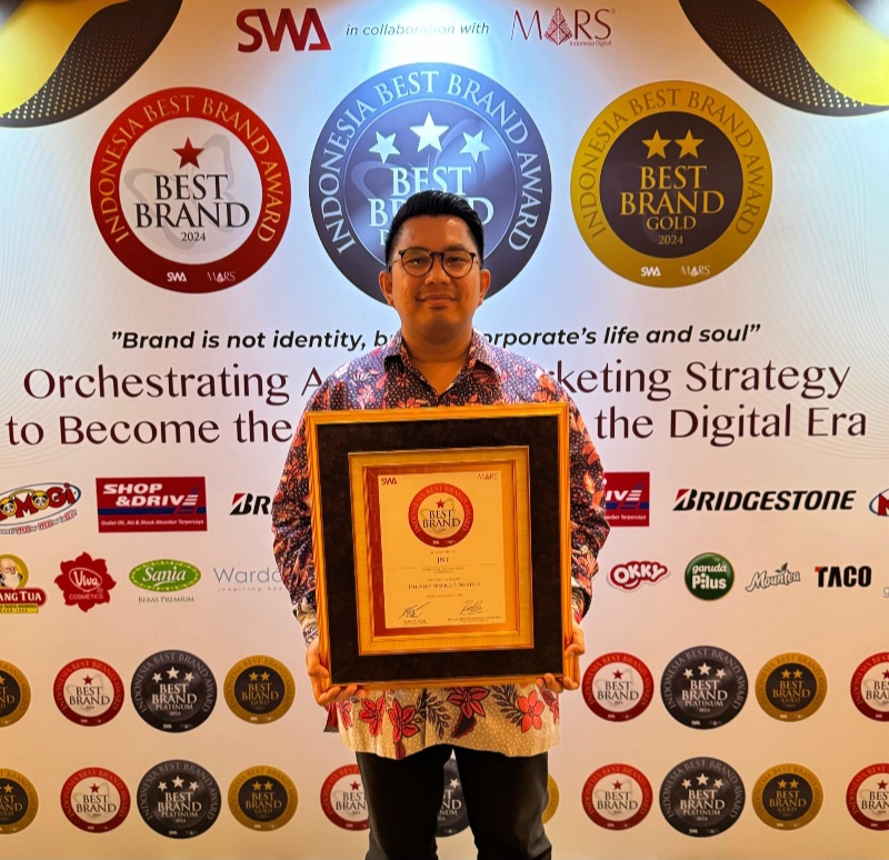 JNE Raih Indonesia Best Brand Award 2024 Kategori Jasa Pengiriman