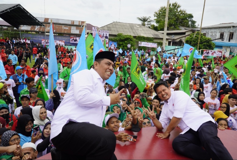 Kampanye Akbar, Ribuan Relawan 02 Tumpah Ruah Padati Lapangan Sejati Medan