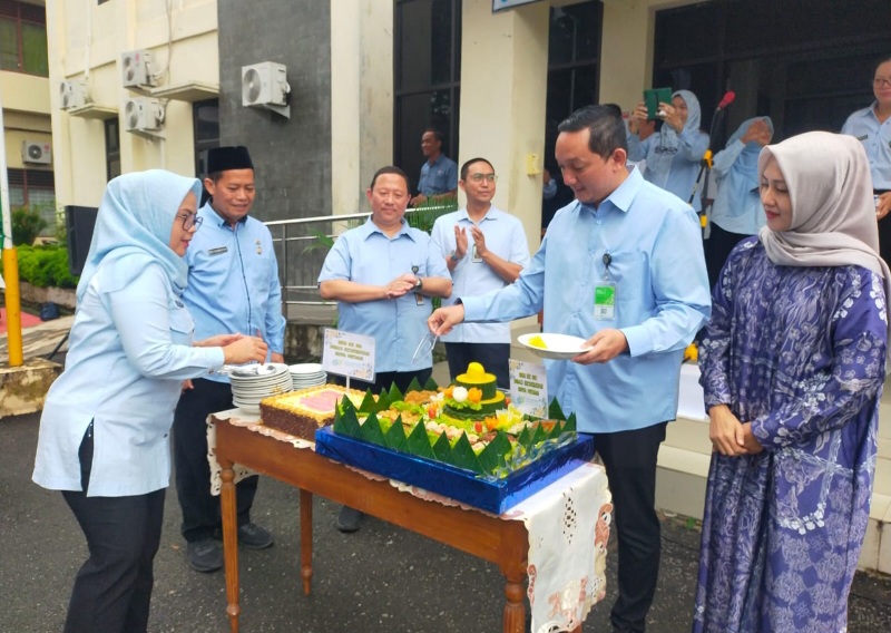 Puncak HKN Ke-60, Dinkes Medan Gelar Upacara Dan Potong Tumpeng