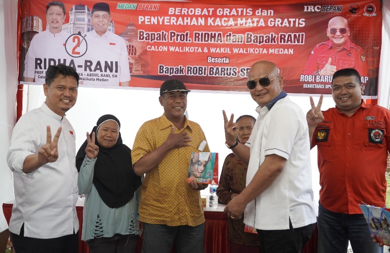 Hadiri Acara Berobat Gratis dan Penyerahan Kaca Mata Baca, Prof Ridha : Saatnya Tentukan Pemimpin Yang Tepat