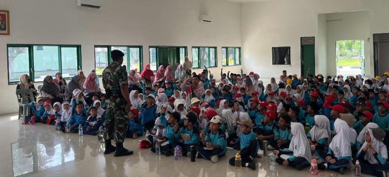 Kunjungan Edukatif Siswa SDIT Tahfizhil Qur’an Ke Yonkav VI Sunggal Berlangsung Lancar