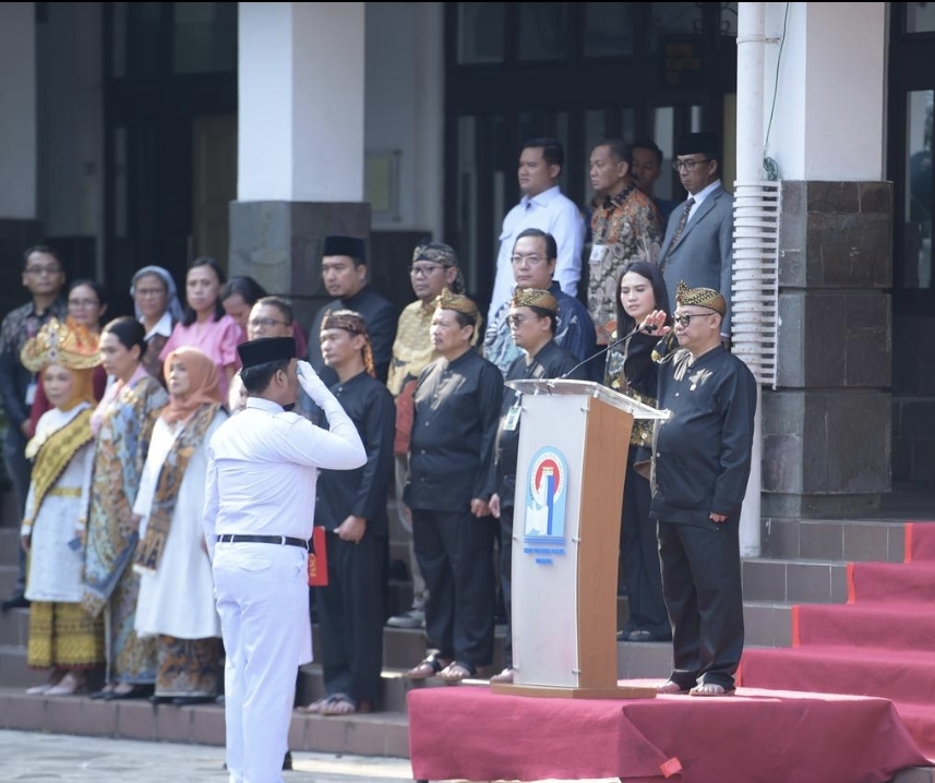 Pimpin Upacara Hardiknas 2025, Mendikdasmen Serukan Partisipasi Semesta untuk Pendidikan Nasional