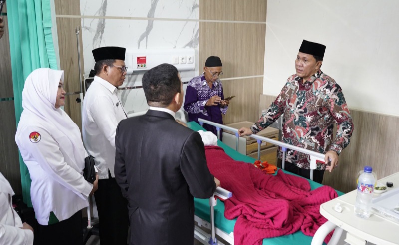 Ketua PPIH Embarkasi Medan Jenguk Jamaah Technical Landing