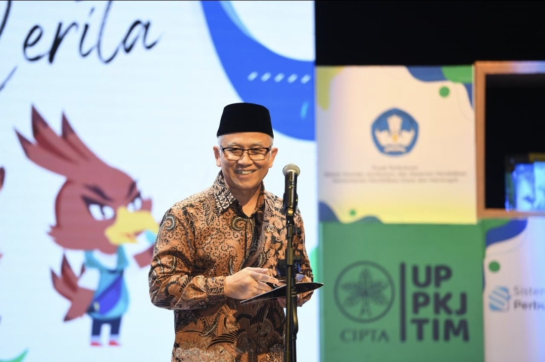 Dari Bedah Buku 'Di Balik Cerita', Wamendikdasmen: Sastra Membentuk Jiwa dan Peradaban Bangsa