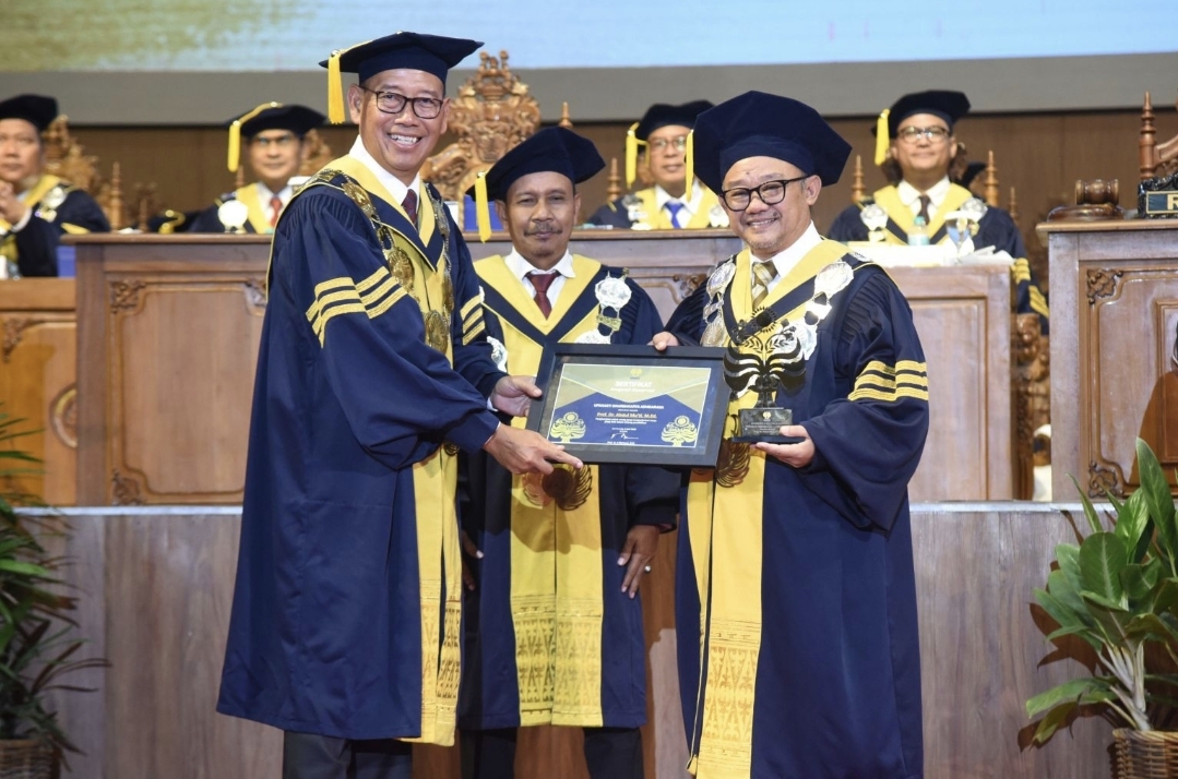 Wujudkan Pendidikan Humanis, Mendikdasmen Abdul Mu'ti Raih Anugerah Konservasi 2025 dari UNNES