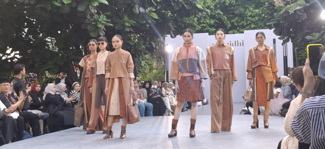 17 Mahasiswa IKJ Tampilkan 'Sannidhi’, Kolaborasi Dunia Pendidikan dan Industri dalam Mode Berbasis Budaya Lokal
