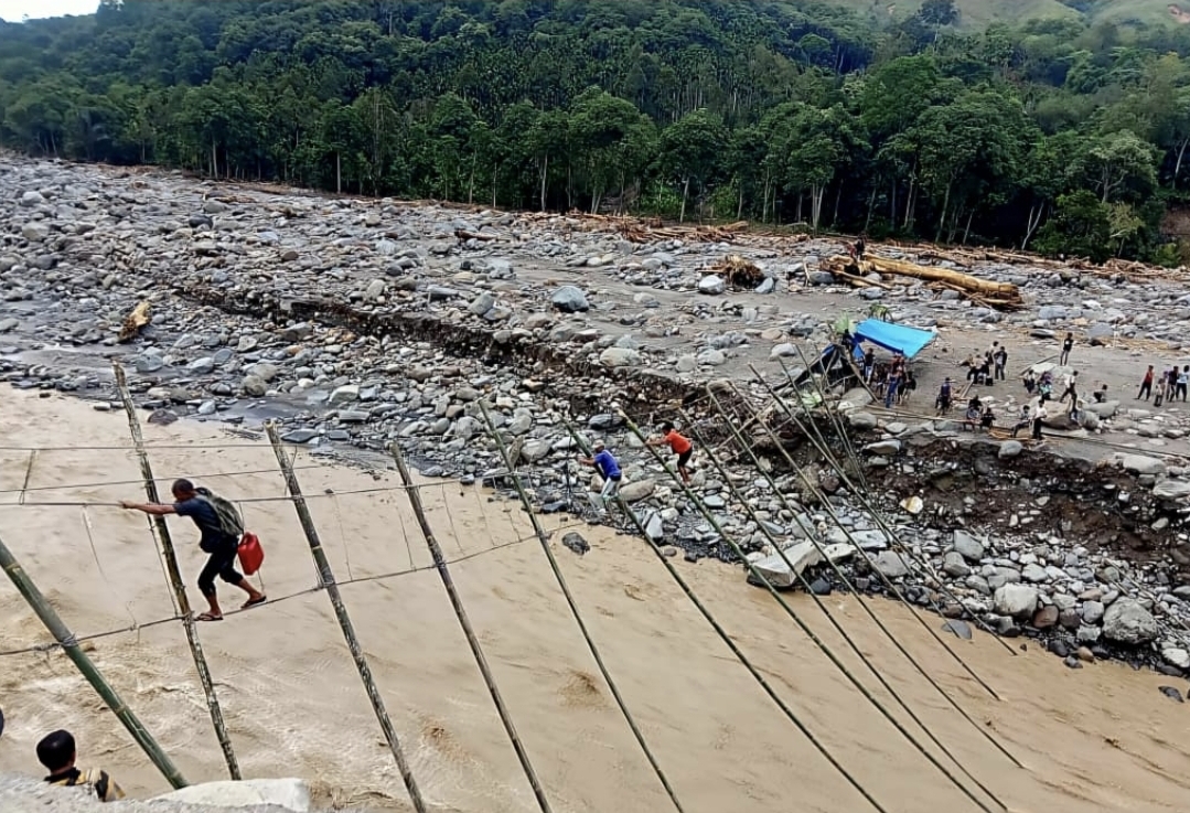Mapala Leuser USK Jadi Tim Pertama Masuk ke Desa Bergang, Kemdiktisaintek Apresiasi Respons Cepat Kampus