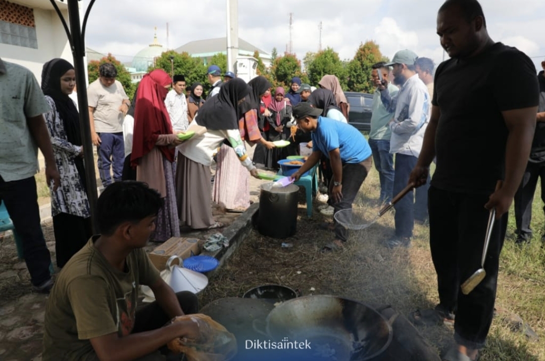 Perguruan Tinggi Gerak Cepat, Dapur Umum di Aceh Layani Ratusan Mahasiswa dan Warga Terdampak Banjir