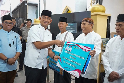 Safari Ramadan 1445 H, Pemko Medan Serahkan Bantuan Renovasi Rp50 Juta Kepada BKM Masjid Al Muhajirin