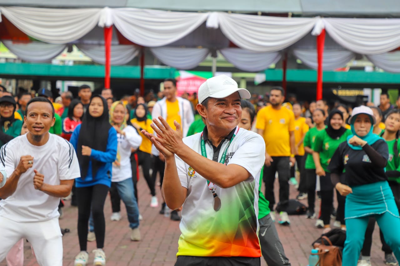 Ribuan Masyarakat Ikut Acara Road To PON XXI