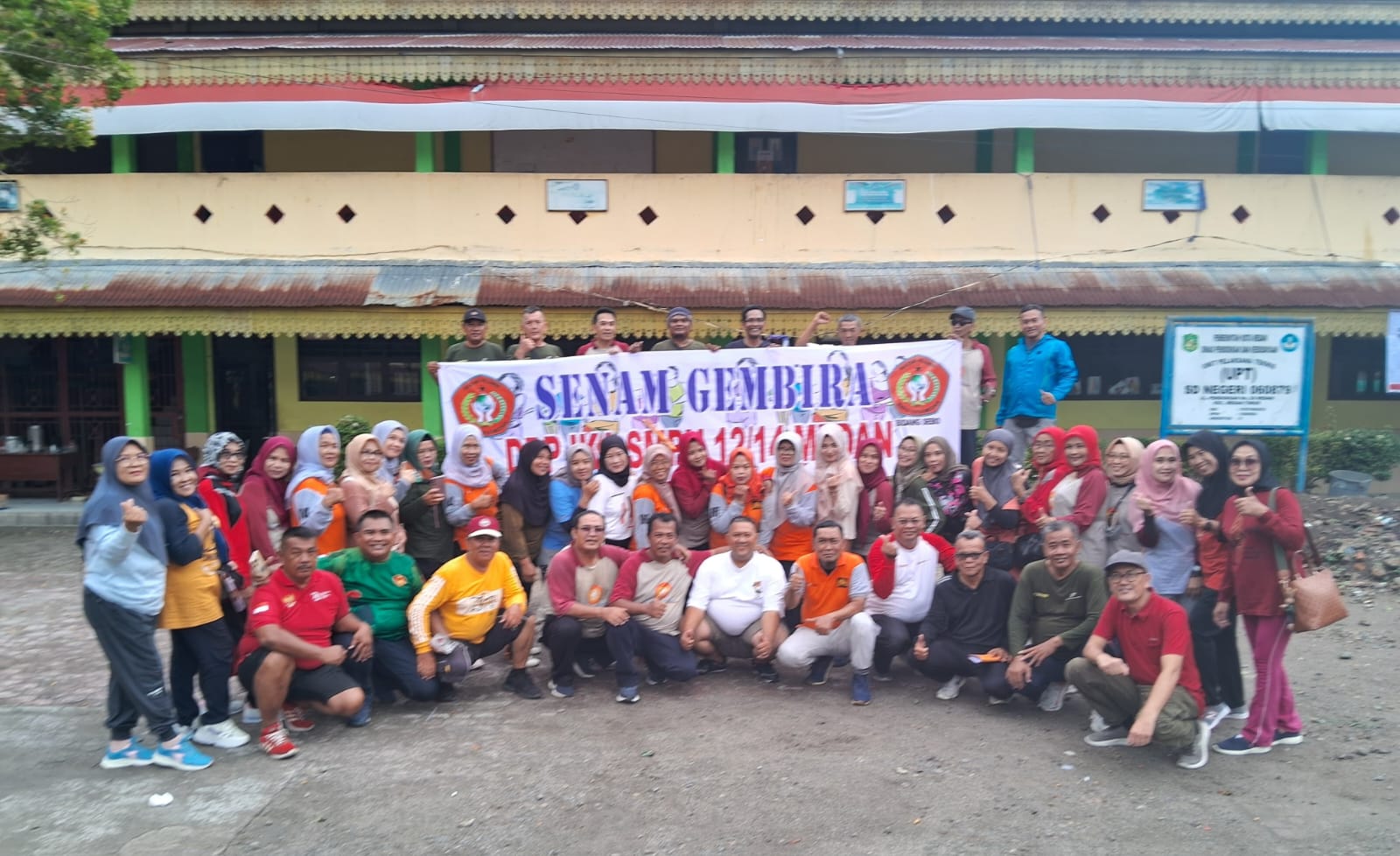 Senam Pagi DPP IKA SMP Negeri 12/14 Pererat Silaturrahmi