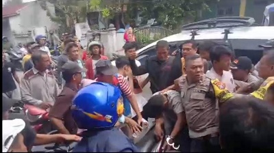 Korban Terseret, Pelaku Curanmor Diamuk Massa