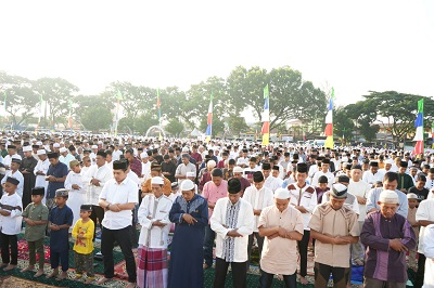 Wali Kota Medan Salat Iduladha Di Lapangan Bola Mabar