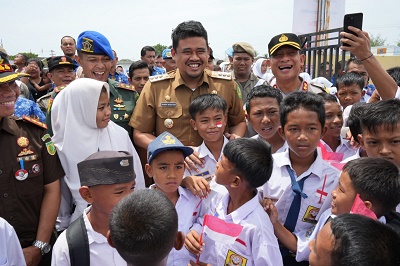 Serahkan Tiga Unit Bus Sekolah, Wali Kota Medan: Tanggung Jawab Kita Melindungi Anak-Anak Didalam Maupun Di Luar Sekolah