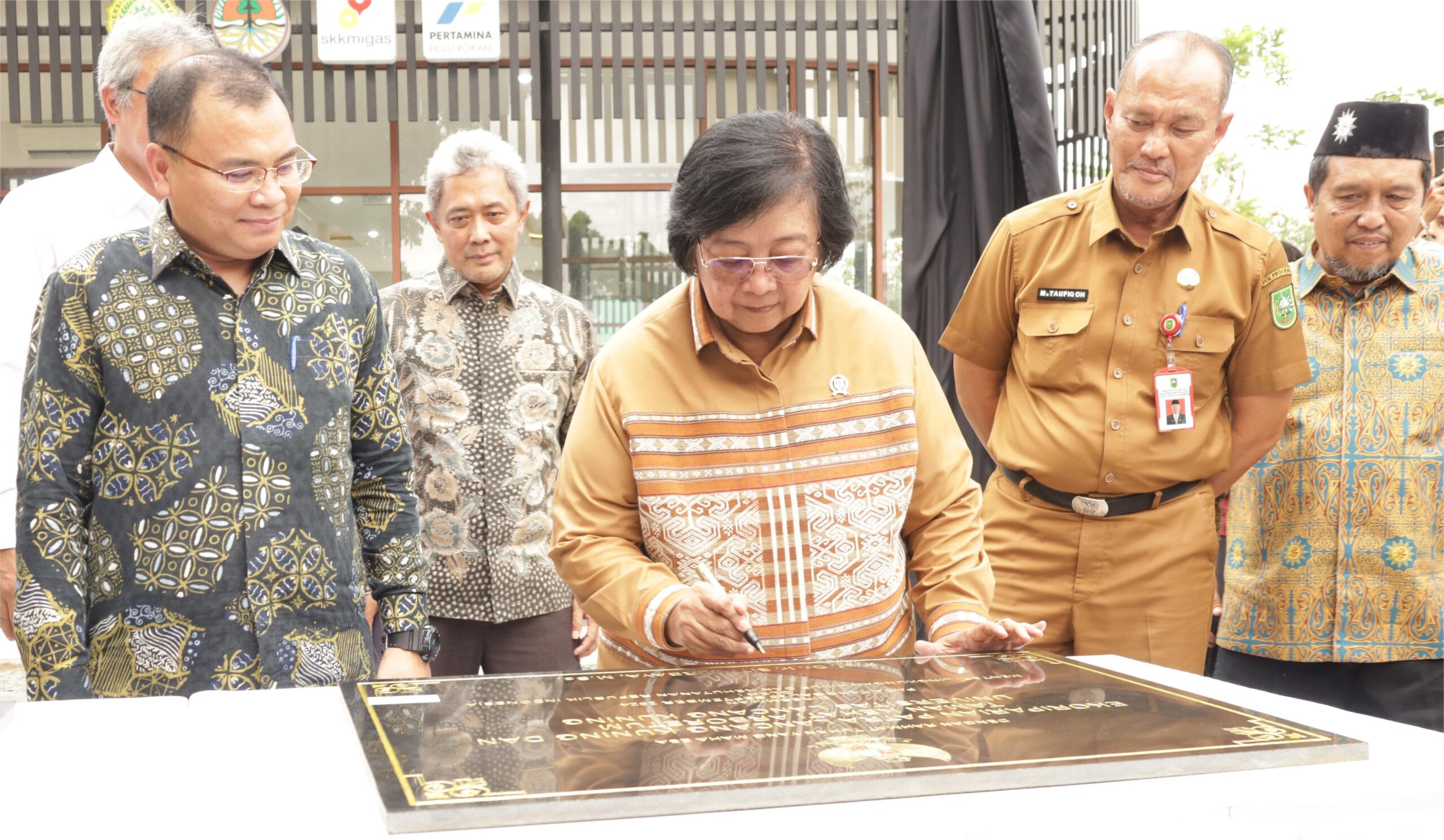 Menteri LHK Resmikan Proyek Ekoriparian Di UMRI Dan UNILAK