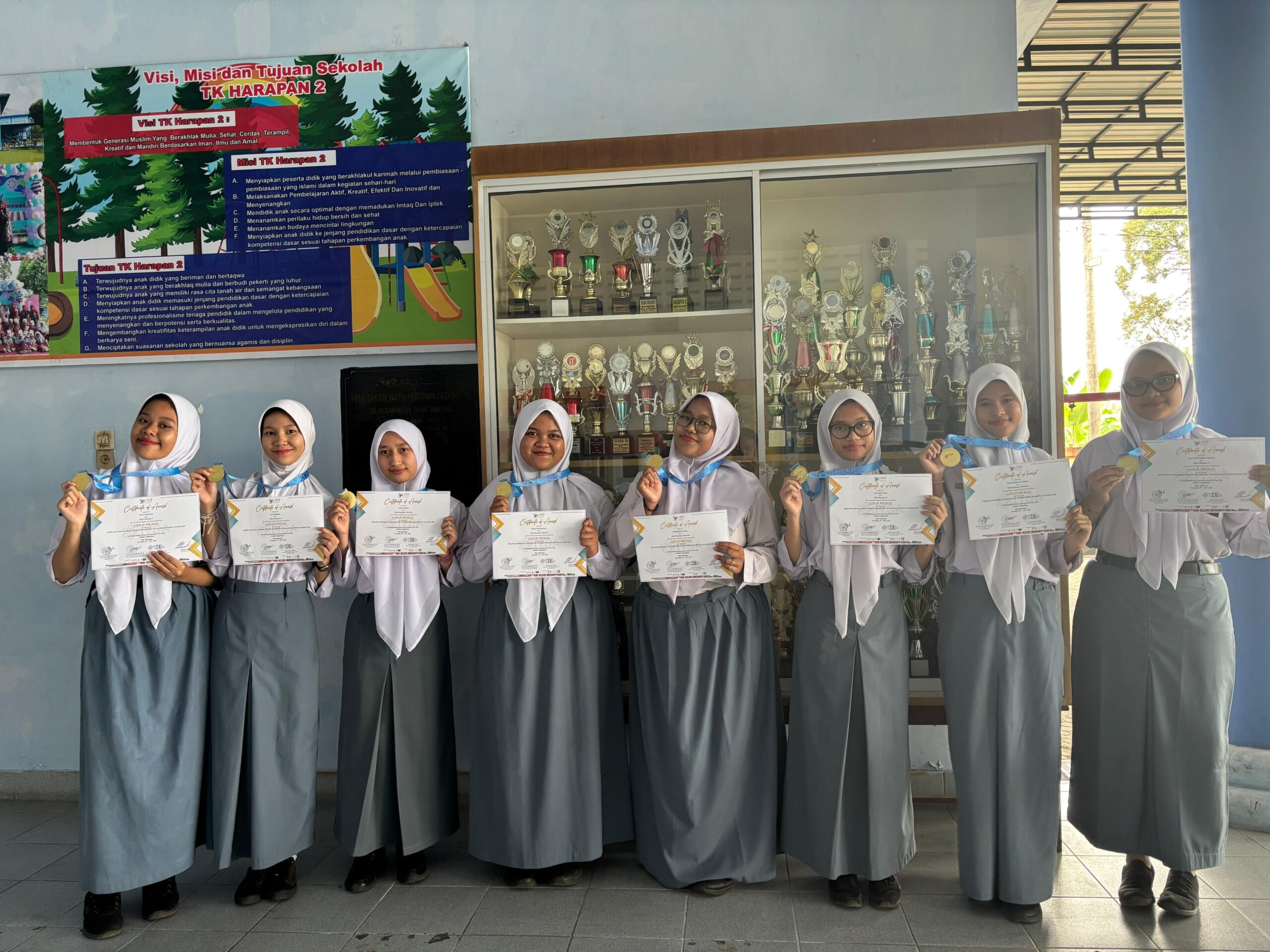 SMA Harapan 3 Raih Dua Medali Emas Ajang ISIF 2024