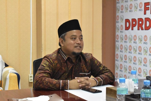 FPKS Pertanyakan Warga Gunakan Parkir Berlangganan Masih Dikutip Uang Parkir