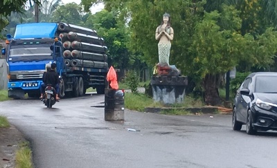 Omak-Omak Hadang Truk Lebihi Tonase di Marelan