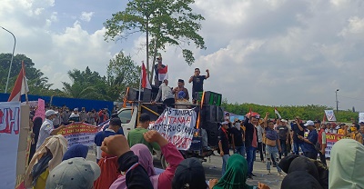 Terancam Digusur, Ratusan Warga Desa Sampali Geruduk Kantor PT NDP