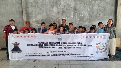 Dosen Unimed Latih Generasi Muda Tentang Onomatope Musik Tradisi Karo