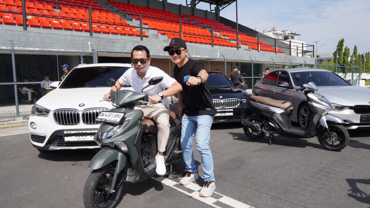 Yamaha Gear Ultima Adu Cepat Melawan Mobil Sport