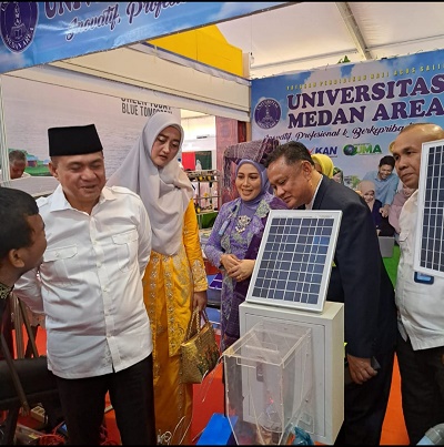 Bupati Zahir Kunjungi Stan Pameran UMA