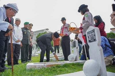 HUT ke-433 Kota Medan, Bobby Nasution Ziarah di TMP, Kenang & Doakan Pahlawan Pembangunan