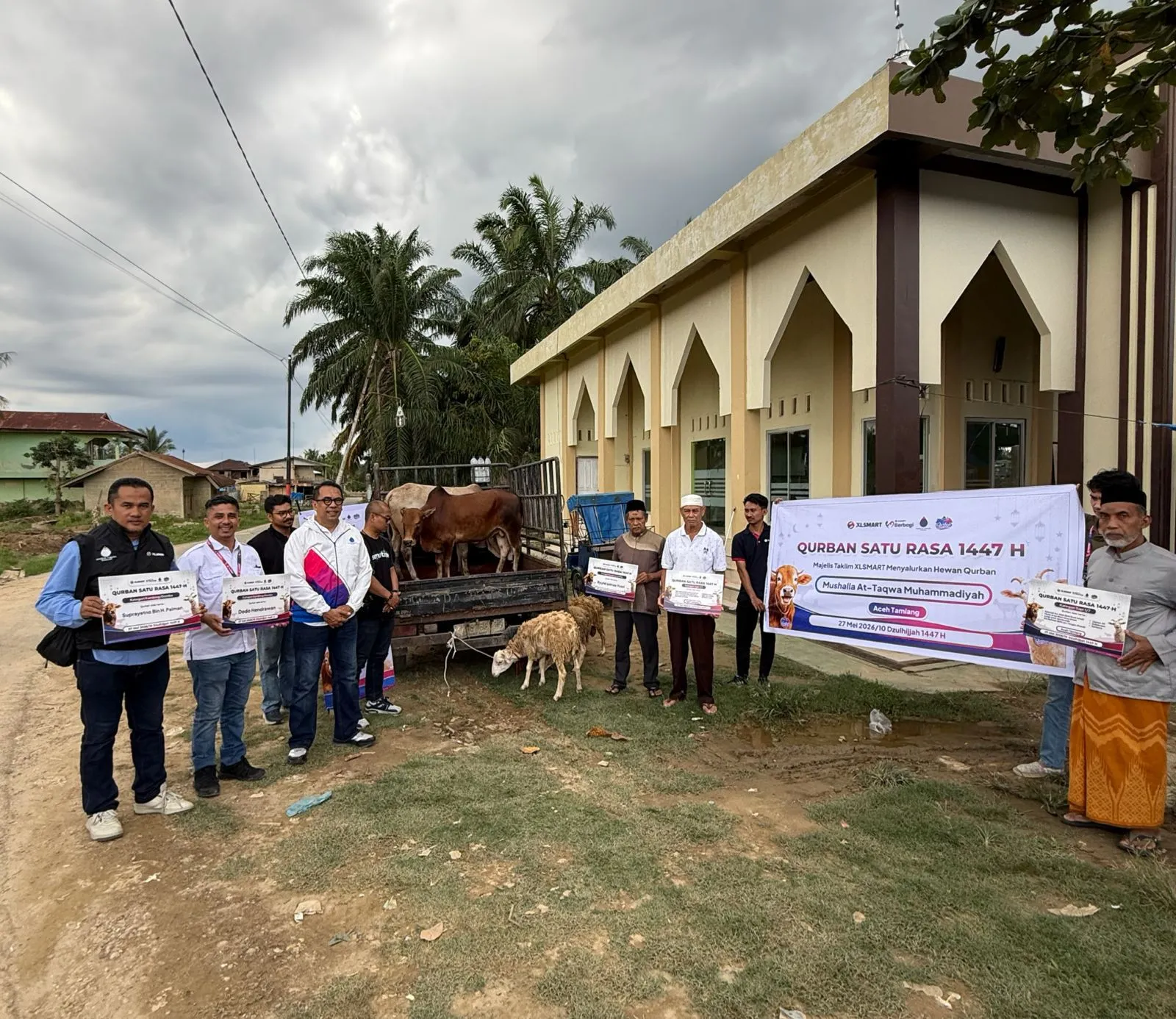 XLSMART Perkuat Semangat Berbagi Melalui Program “Qurban Satu Rasa”