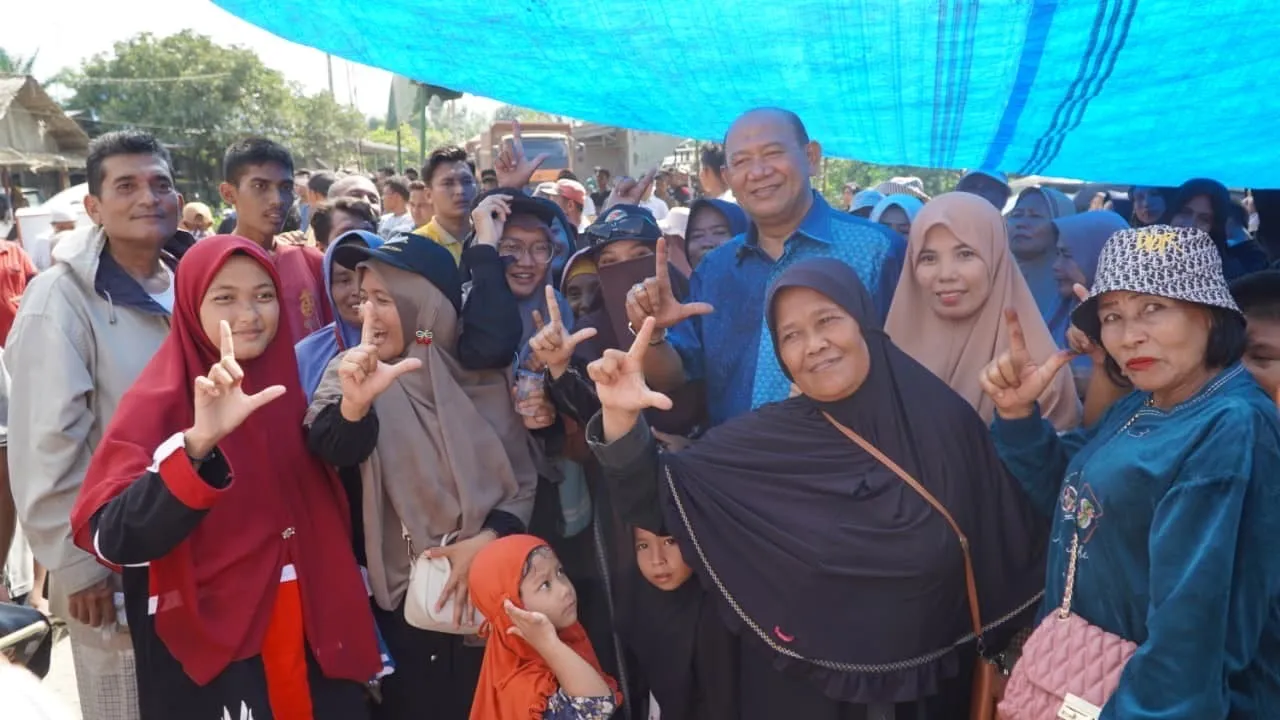 Temui Massa Aksi, Syah Afandin Pastikan Jalan Air Hitam Jadi Prioritas Pemkab Langkat