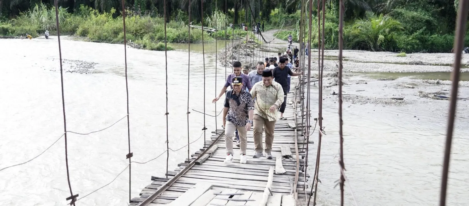 Tinjau Jembatan Gantung Sabarimba, Bupati Padanglawas: Dibangun Bulan Depan Dengan Anggaran Rp2,5 M