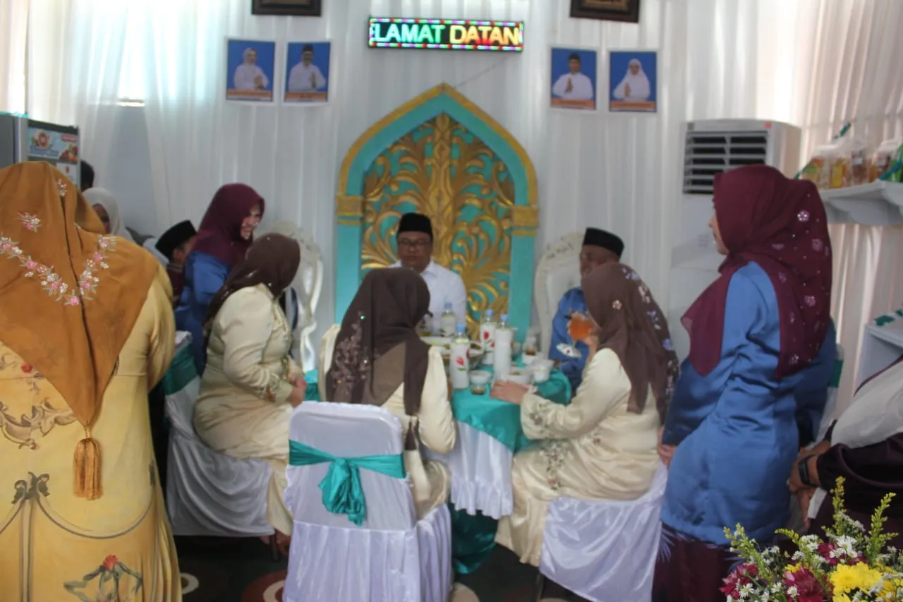 Bupati Deliserdang dan Rombongan Cicipi Menu Stan Pantai Labu pada MTQ ke-59