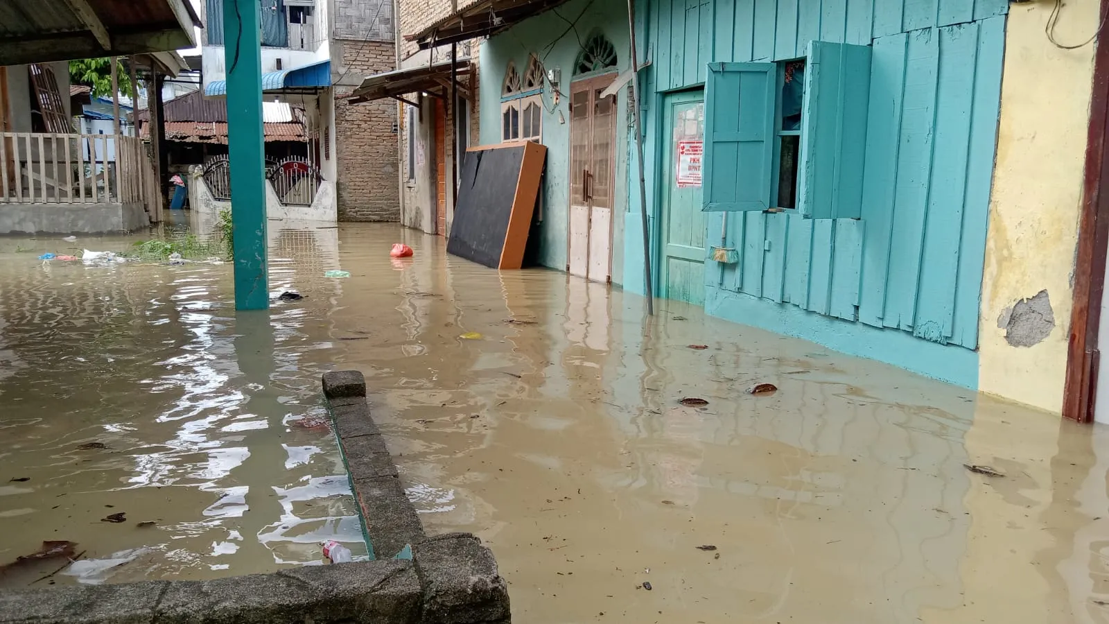 Tanggul Jebol, Ratusan Rumah di Tebingtinggi Terendam Banjir