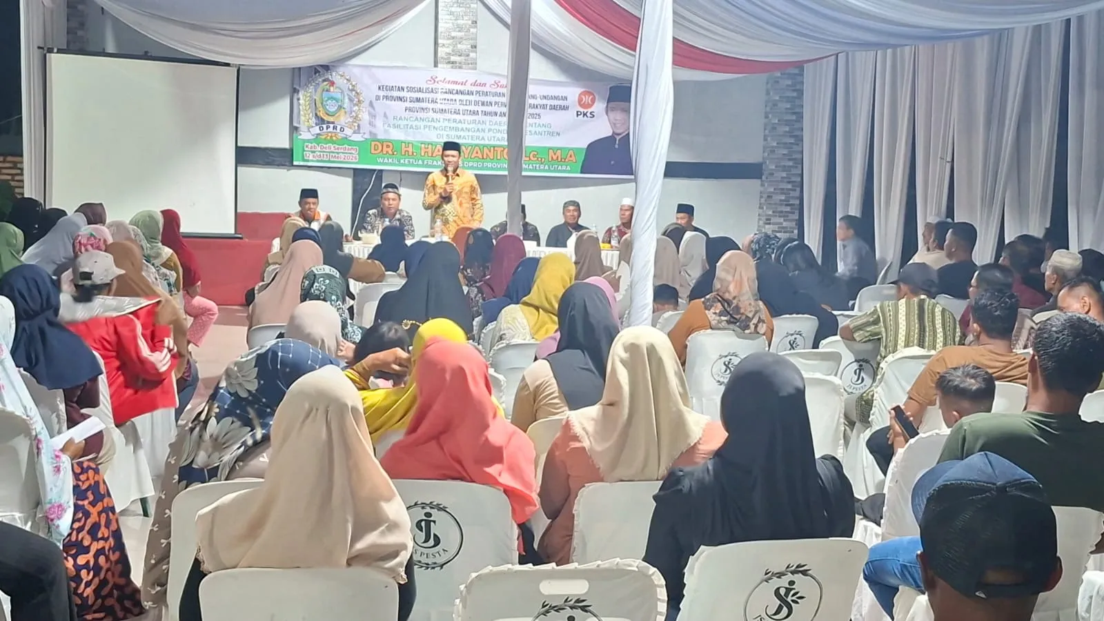 DR.Hariyanto Sosialisasikan Ranperda Fasilitasi Pengembangan Pondok Pesantren di Desa Pasar VI Kualanamu