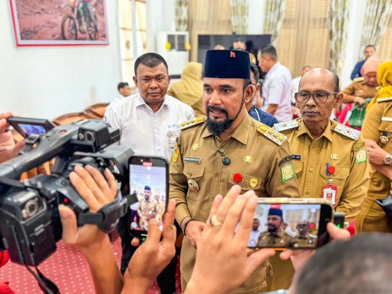 Bupati Al- Farlaky Dukung Langkah Mualem Cabut Pergub JKA
