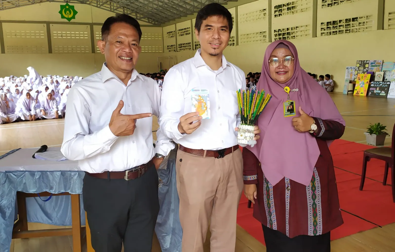 Siswa SMA Nurul 'Ilmi P. Sidimpuan Olah Barang Bekas Jadi Produk Ramah Lingkungan
