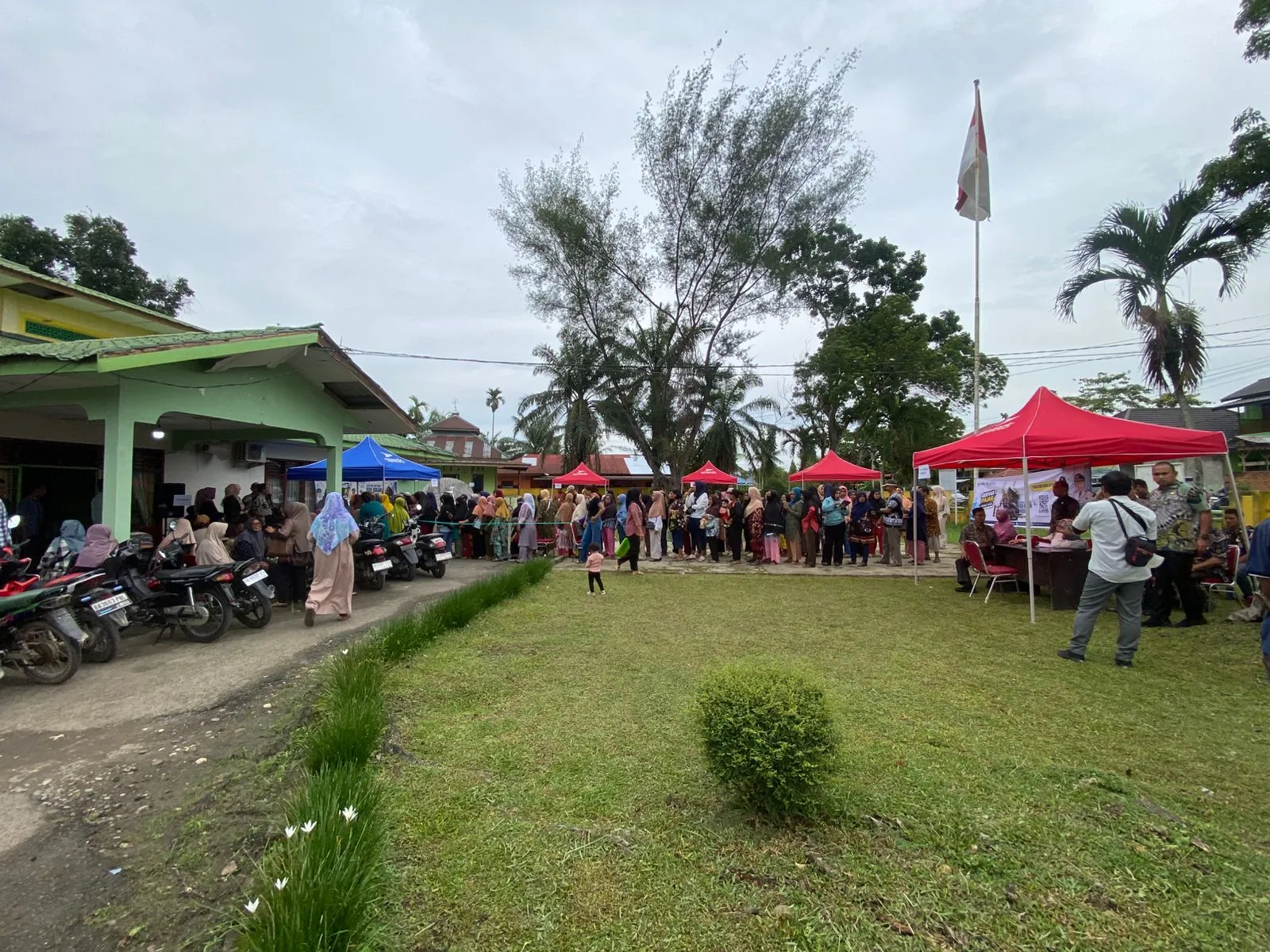 Warga Babalan Antusias Ikuti Gebyar Pangan Murah