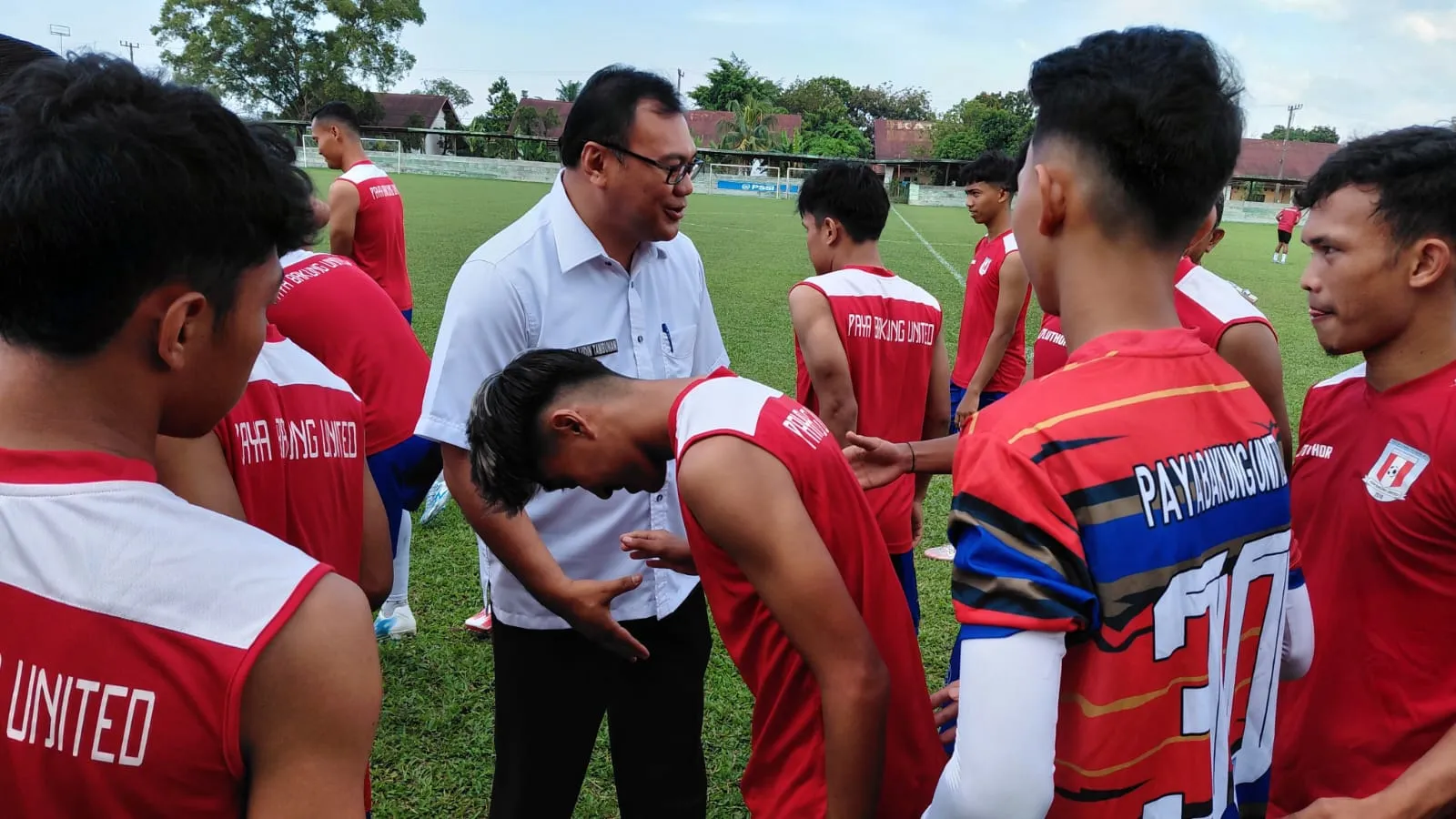 Tonton Laga Lawan Timor Leste U19, Bupati Deliserdang Motivasi Paya Bakung United Jelang Liga 4
