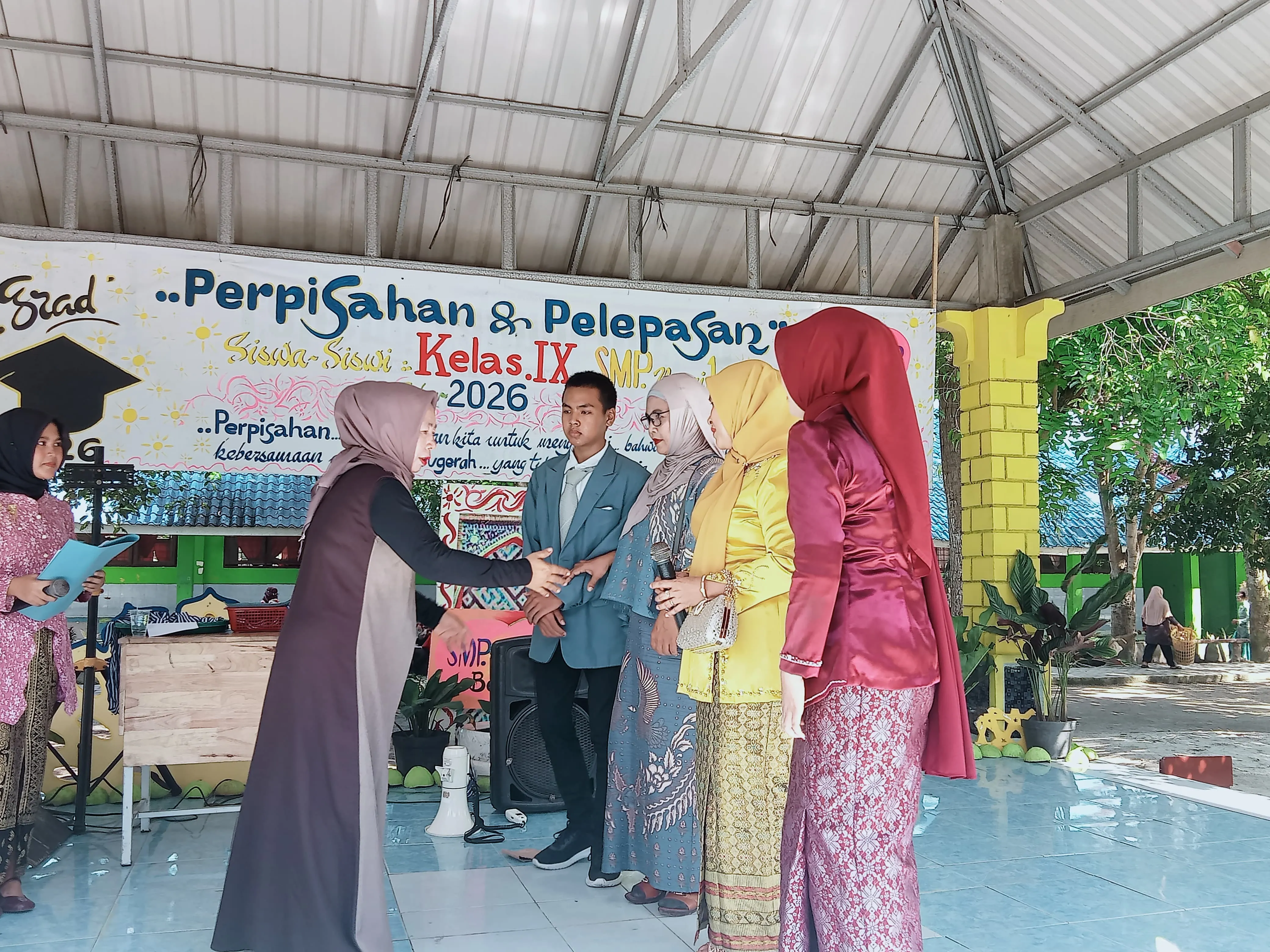 Tangis dan Air Mata Warnai Perpisahan 359 Siswa Kelas IX SMP Negeri 1 Beringin