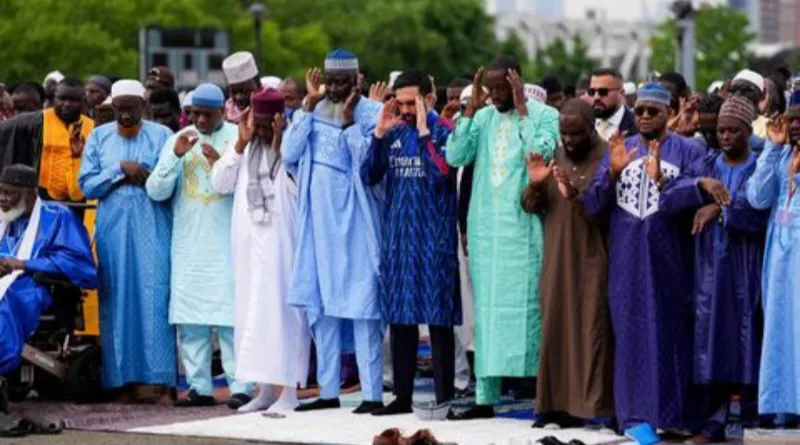 Wali Kota New York Zohran Mamdani Salat Idul Adha Pakai Kostum Arsenal