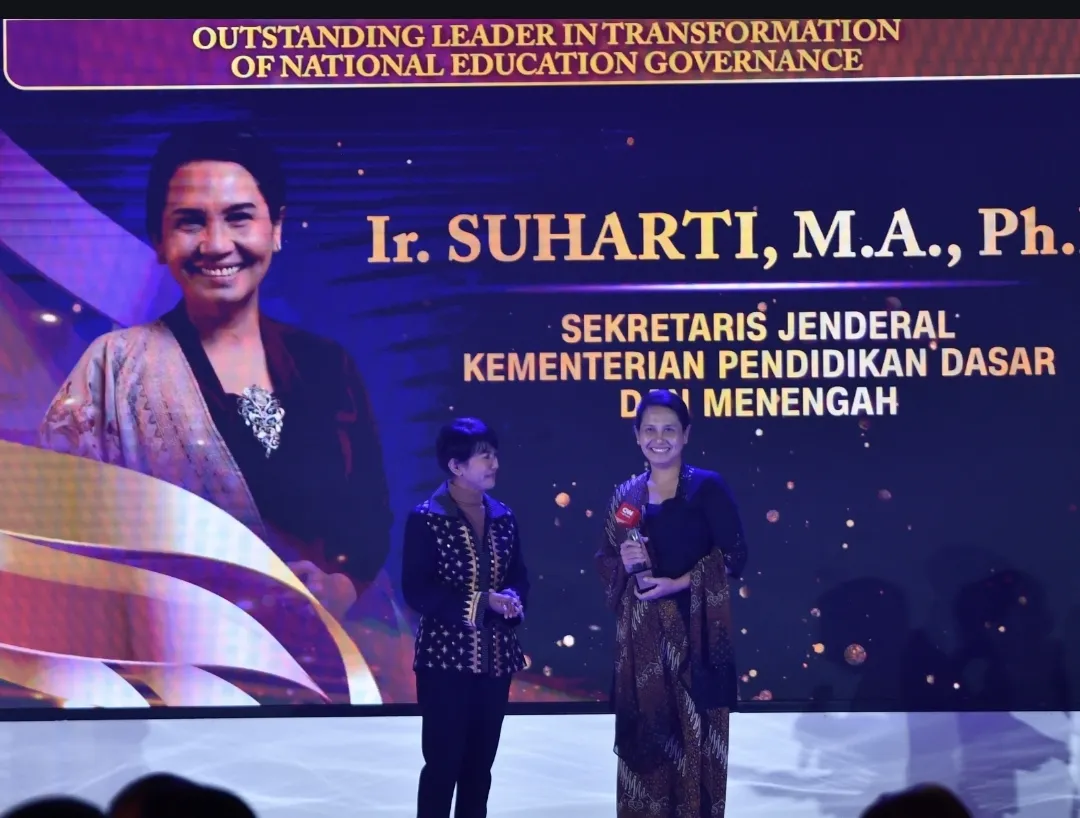 Sesjen Kemendikdasmen Suharti Raih Indonesia Leading Woman Awards 2026